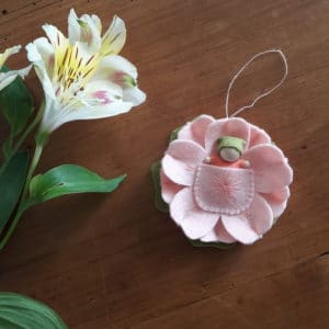 Le bébé fleur, un kit Pique & Colegram