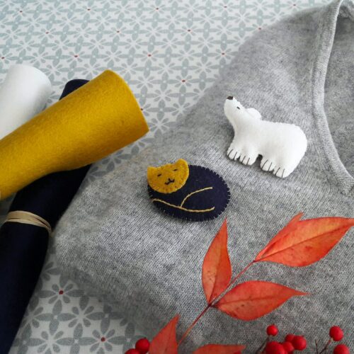 La broche chat et la broche ours blanc, 2 accessoires, 2 kits feutrine de Pique & Colegram