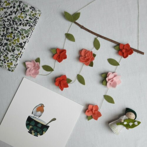 le mobile fleurs de printemps, de jolies fleurs en feutrine de laine