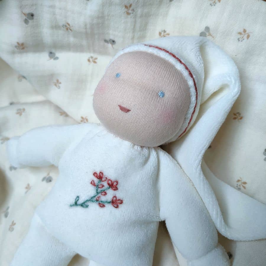 Le kit du doudou lutin, un doudou en velours d'inspiration Waldorf, à faire soi-même